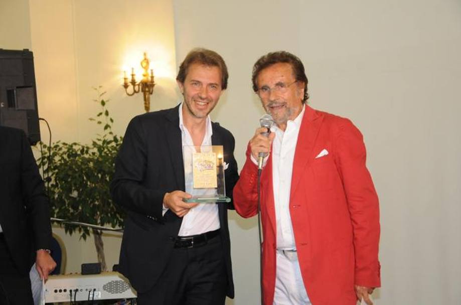 Il giornalista Francesco Giorgino premiato dal cantautore Tony Santagata